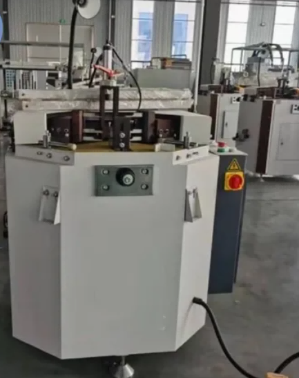 Carrera de hoja de 100 mm × Capacidad de marco de 3500 mm Máquina prensadora de esquinas de puertas y ventanas de aluminio de un solo cabezal de alta resistencia