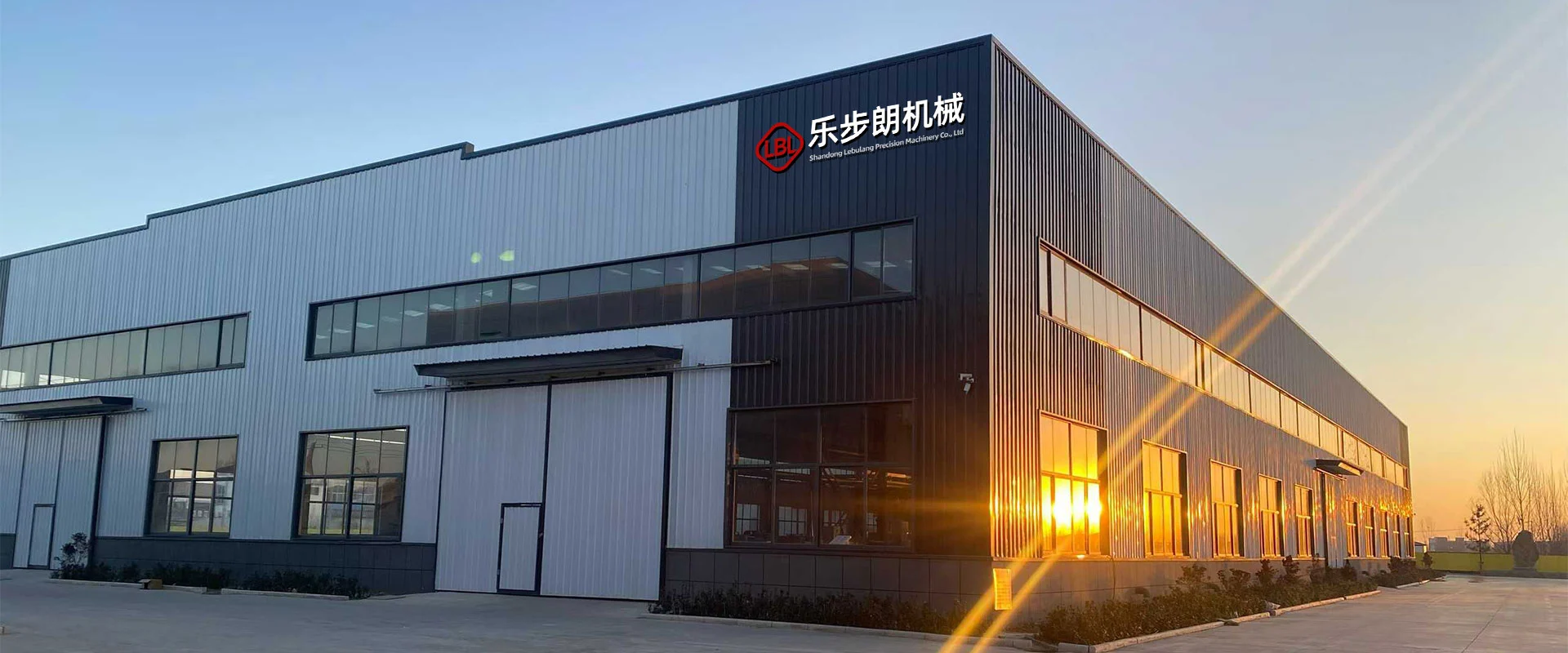 Fábrica de maquinaria de aluminio de muro cortina de China