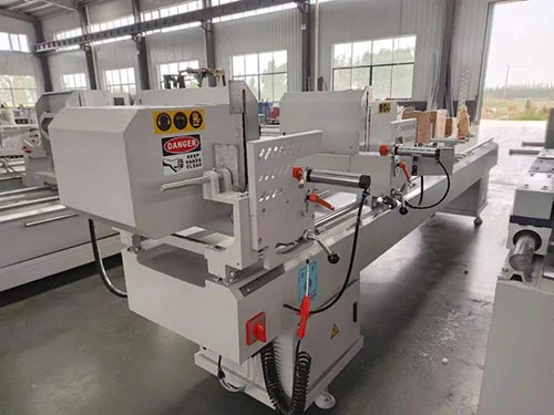 el corte de precisión principal doble de 400m m vio el equipo de proceso del perfil de la ventana del PVC