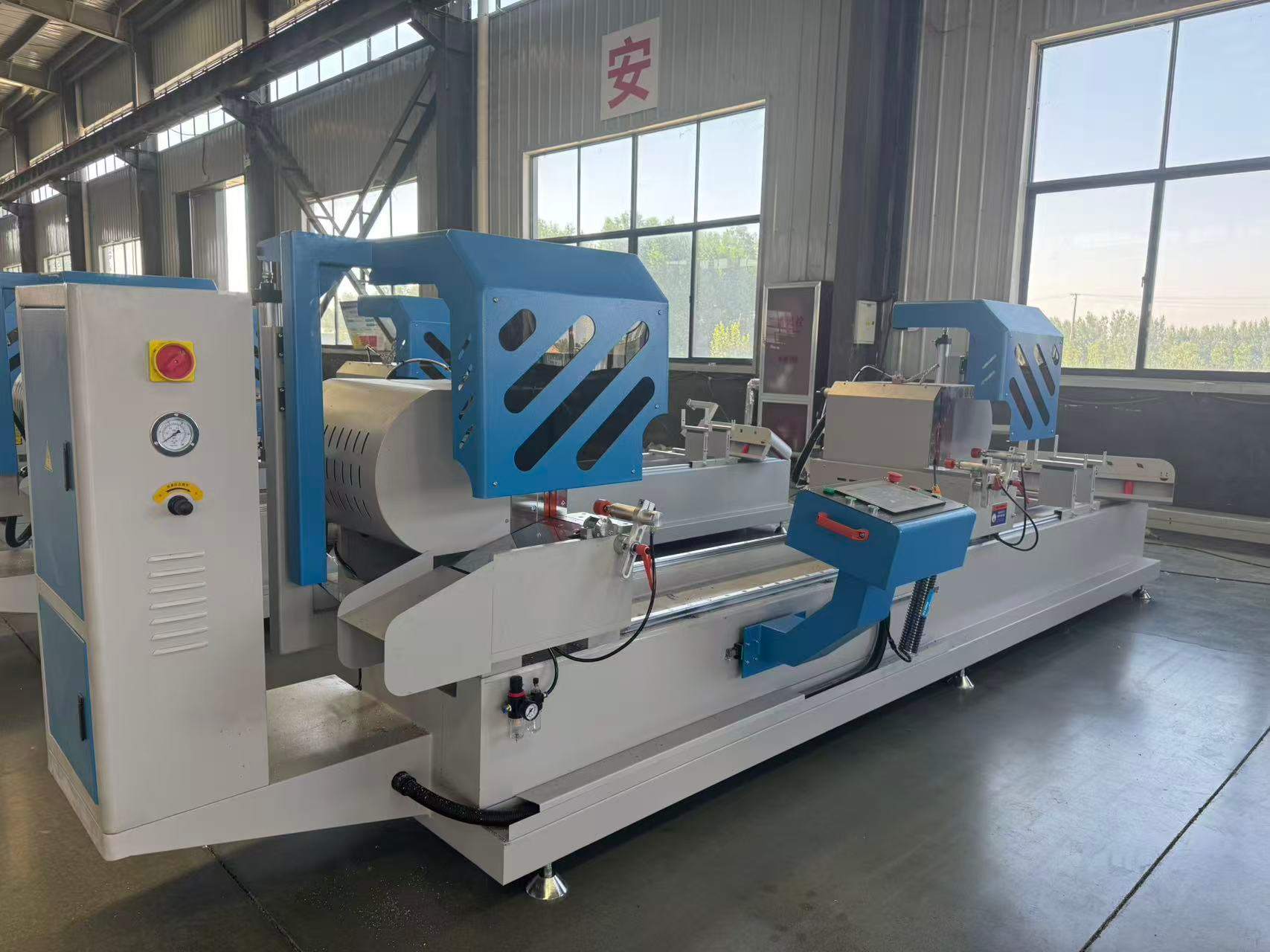 Sierra de corte de precisión de giro interno de doble cabezal CNC de 450 mm (45°/90°)