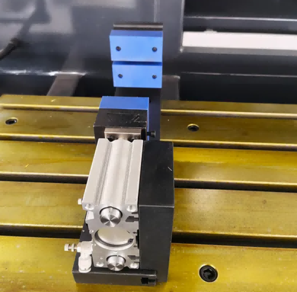 Centro de mecanizado CNC 4M con cambiador automático de herramientas (ATC)