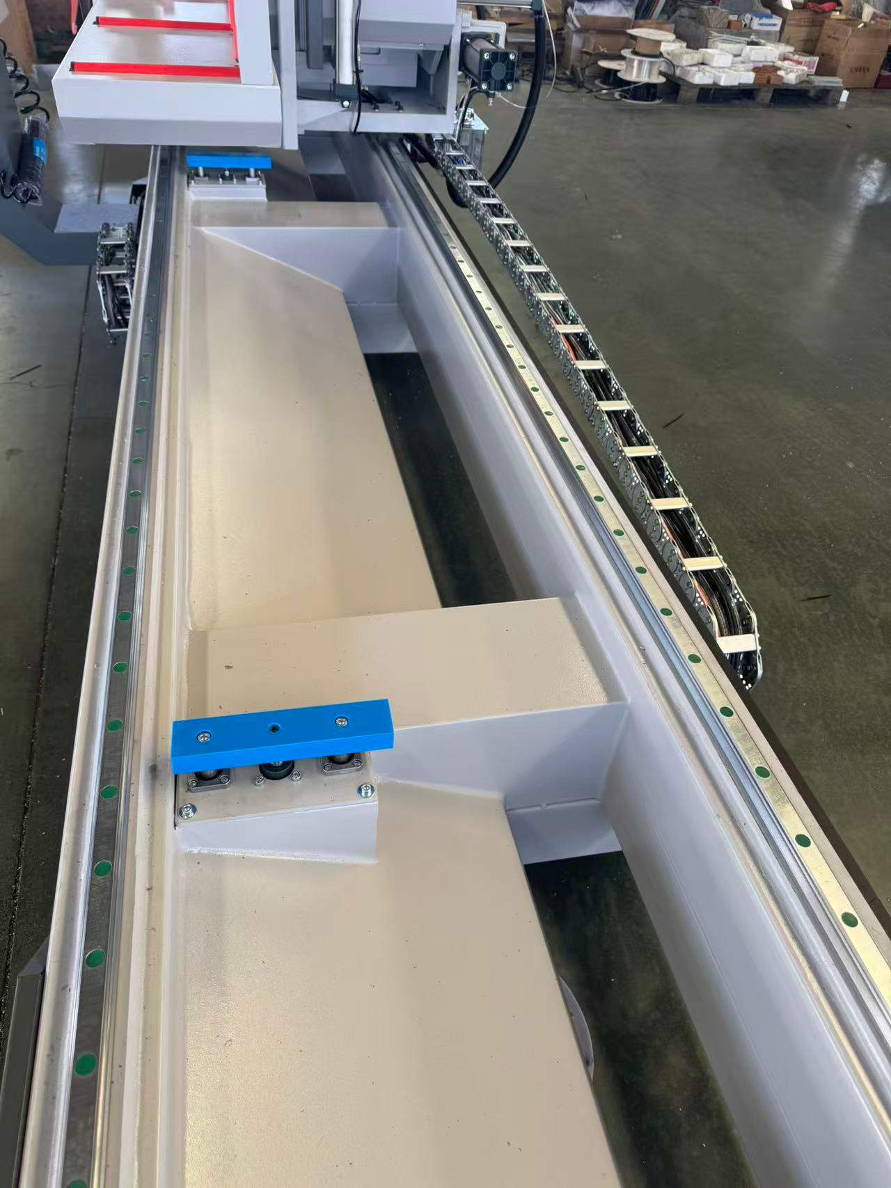 Sierra giratoria interna de alta precisión CNC 550 (45°/90°)