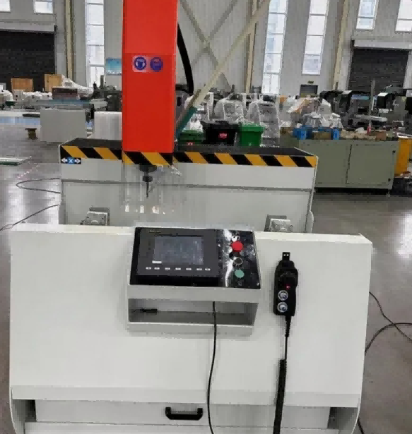 Centro de mecanizado CNC de alta rigidez de 3 ejes de 800 mm | Diseñado específicamente para extrusiones de aluminio industriales