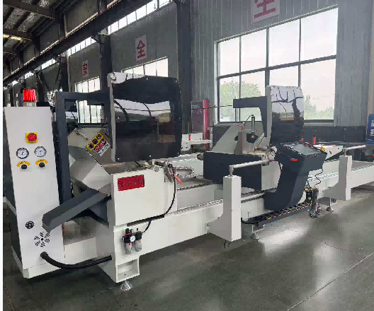 Sierra cortadora CNC de doble cabezal de alta precisión para cortes de 45° y 90°