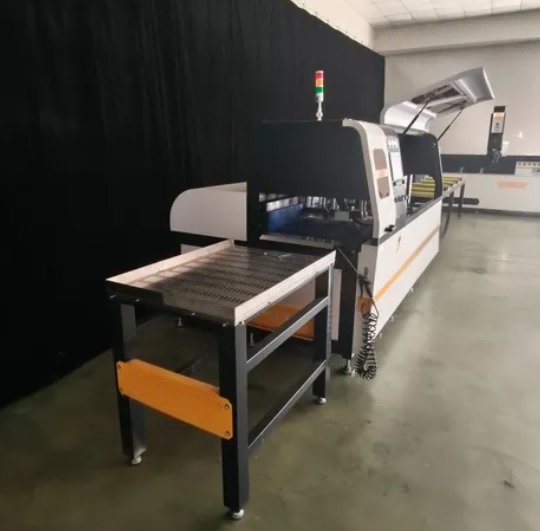 Sierra circular CNC ultraprecisa para perfiles de aluminio industriales